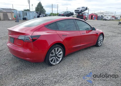 2021 Tesla Model 3 Long Range Dual Motor All-Wheel Drive z USA, uszkodzony, nr VIN 5YJ3E1EBXMF926590